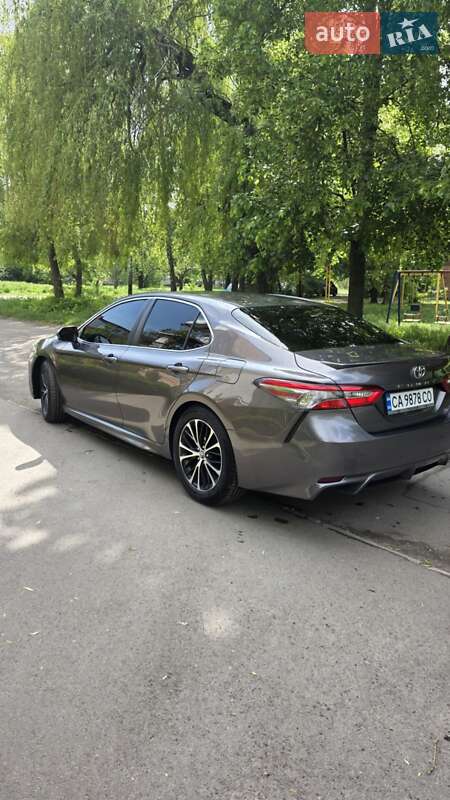 Toyota Camry (2017)