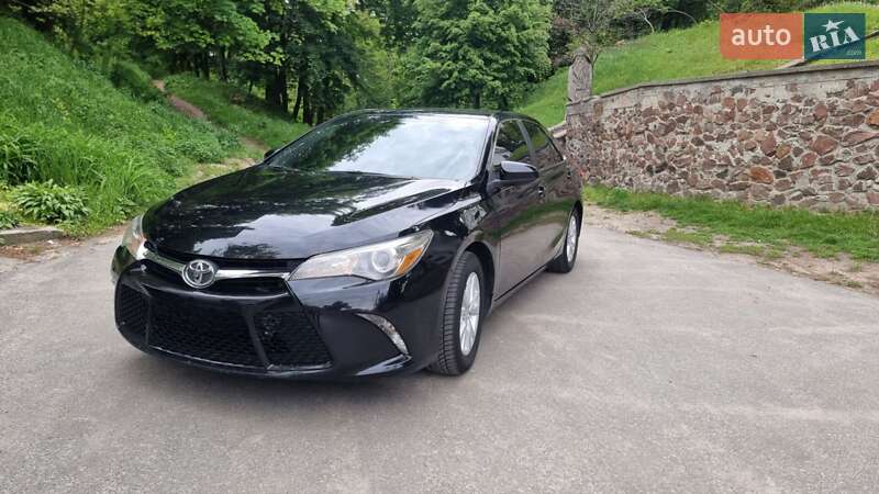 Toyota Camry (2015)