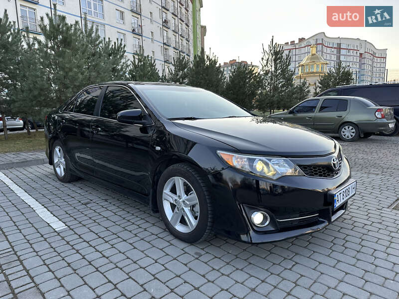Toyota Camry (2013)