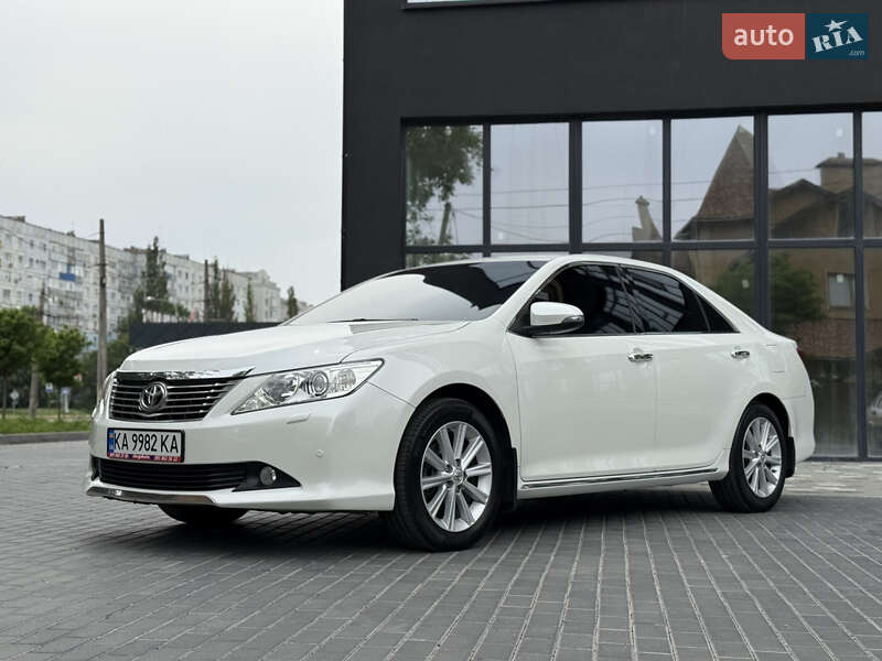 Toyota Camry (2012)