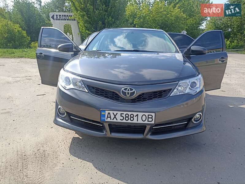 Toyota Camry (2014)