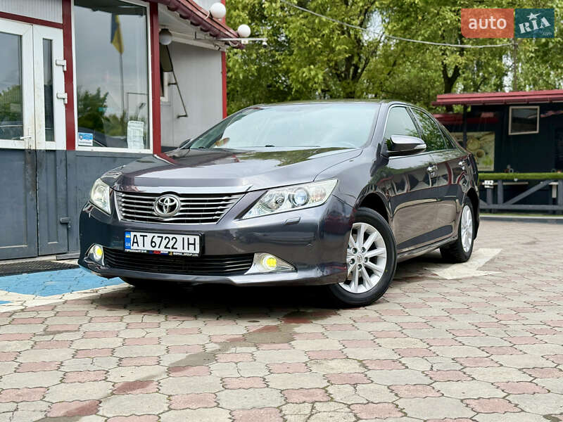 Toyota Camry (2012)