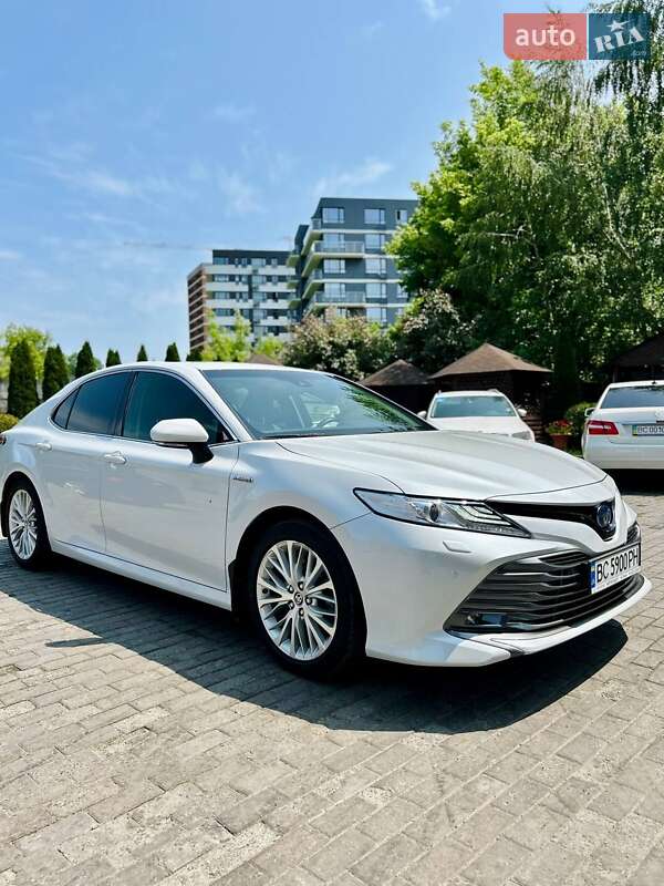 Toyota Camry (2020)