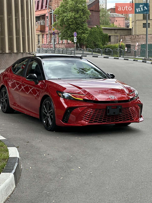 Toyota Camry (2024)