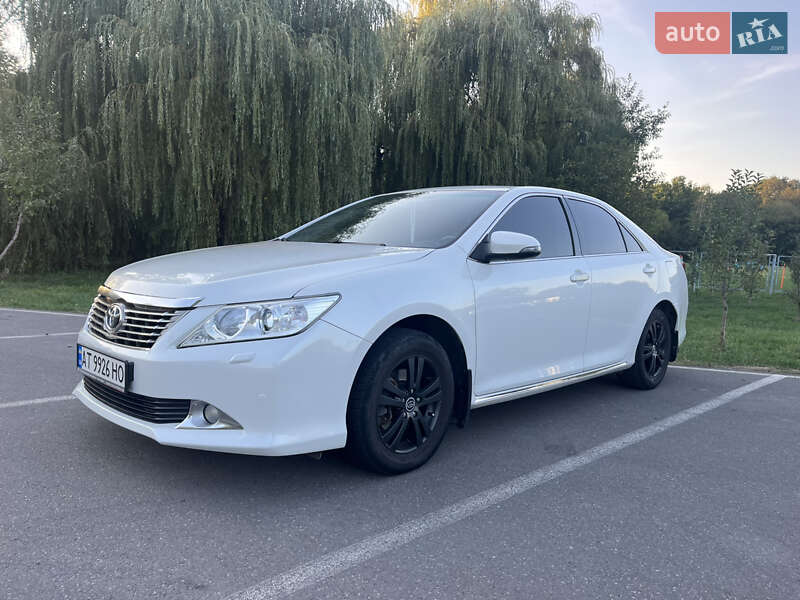 Toyota Camry (2012)