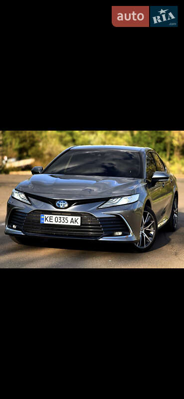 Toyota Camry (2021)