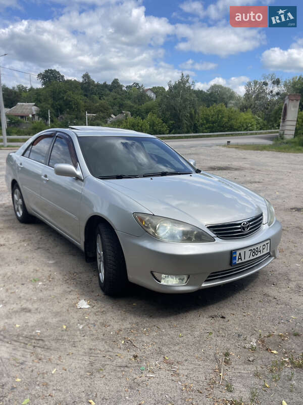 Toyota Camry (2004)