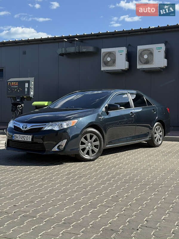 Toyota Camry (2013)