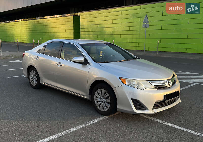 Toyota Camry (2013)
