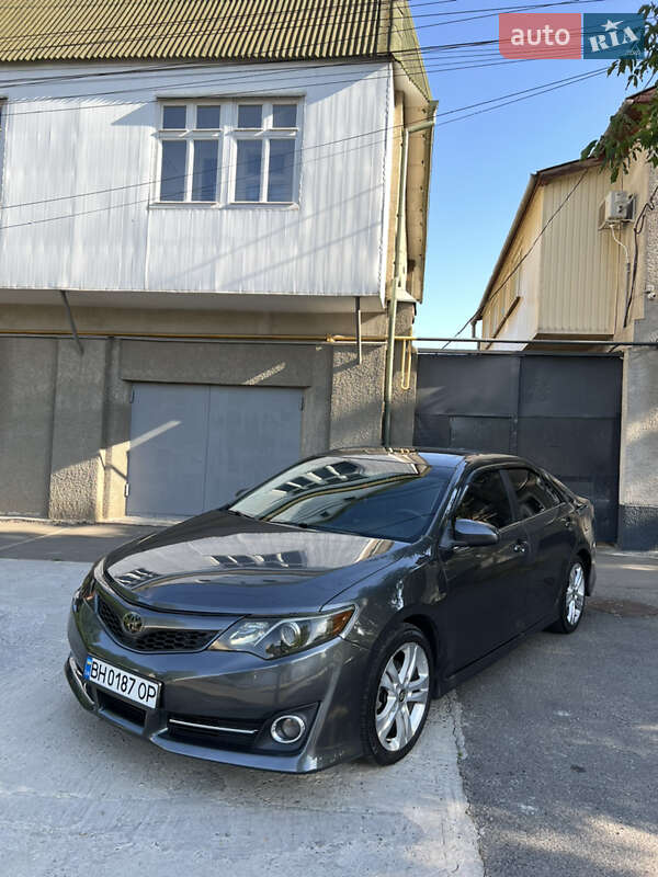 Toyota Camry (2013)
