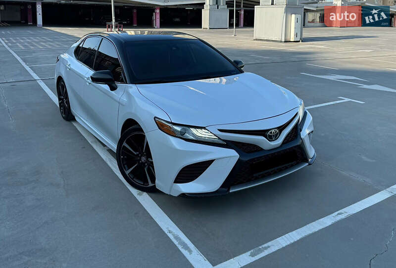Toyota Camry (2019)