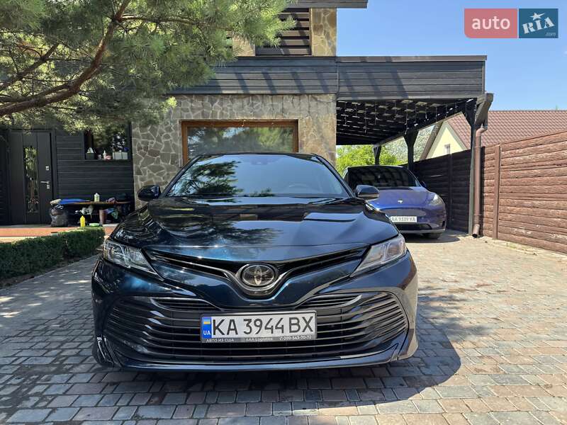 Toyota Camry (2019)