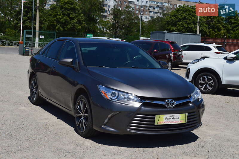Toyota Camry (2017)
