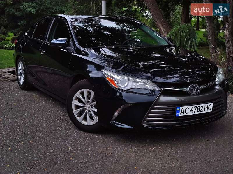 Toyota Camry (2015)