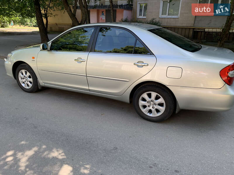 Toyota Camry (2003)