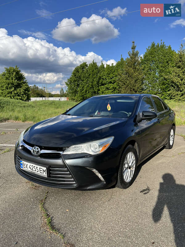 Toyota Camry (2016)