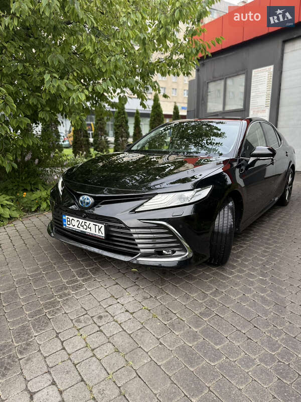 Toyota Camry (2024)