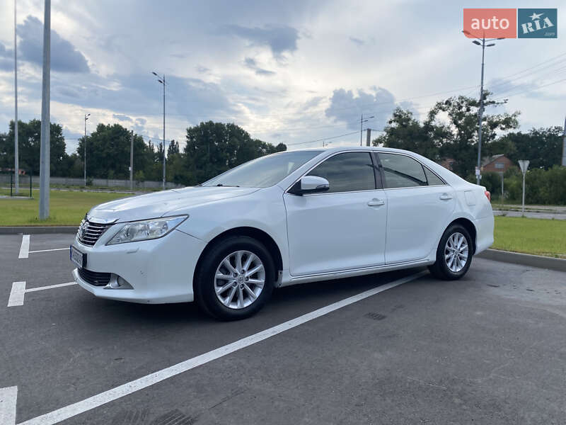 Toyota Camry (2013)