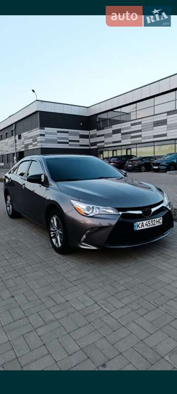 Toyota Camry (2016)