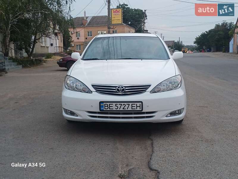 Toyota Camry (2004)