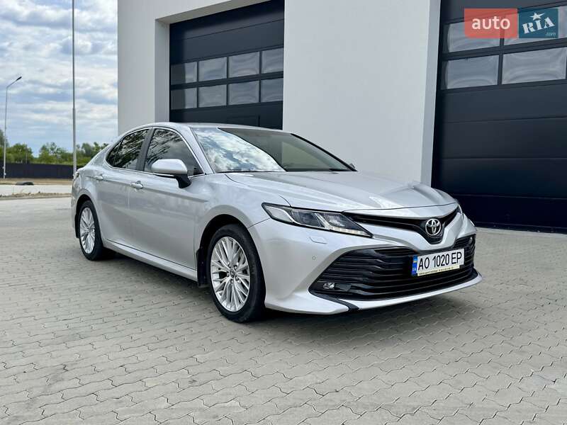 Toyota Camry (2020)