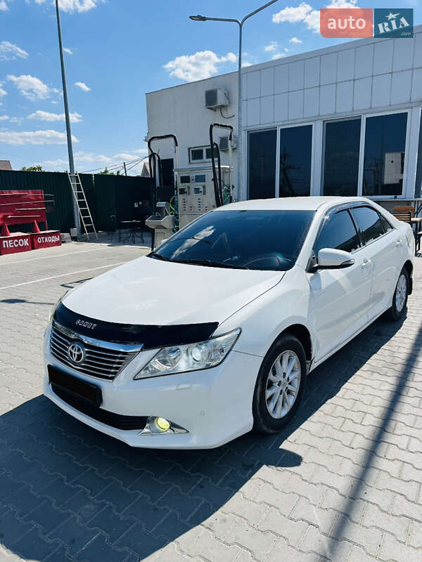 Toyota Camry (2013)