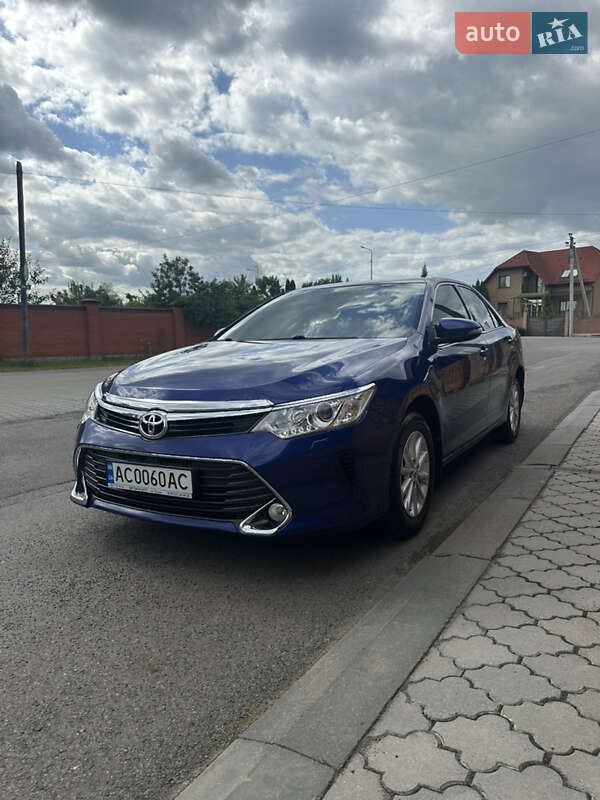 Toyota Camry (2016)