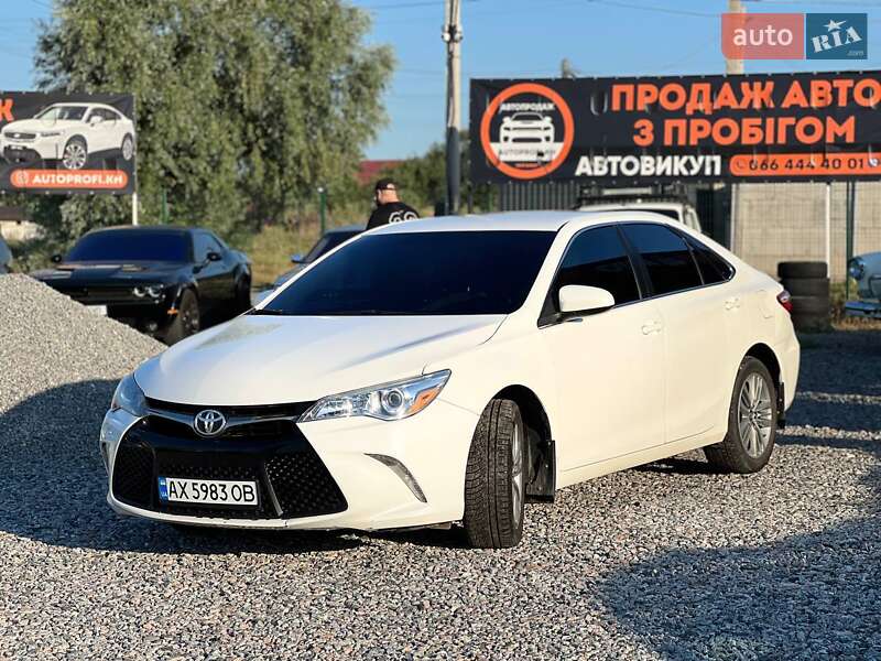 Toyota Camry (2015)