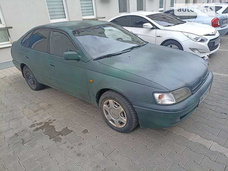 Toyota Carina e (1992)