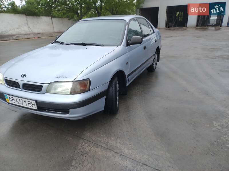 Toyota Carina e (1995)