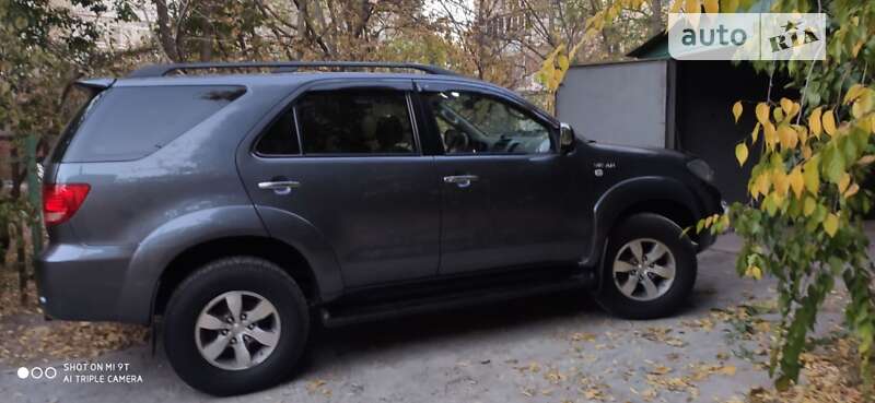 Toyota Fortuner (2006)