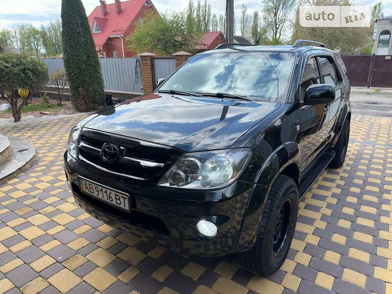 Toyota Fortuner (2005)