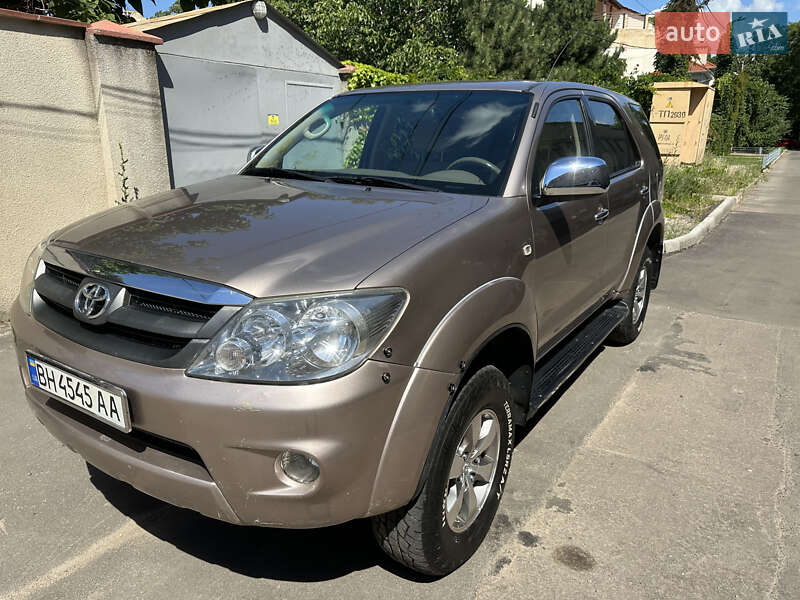 Toyota Fortuner (2006)