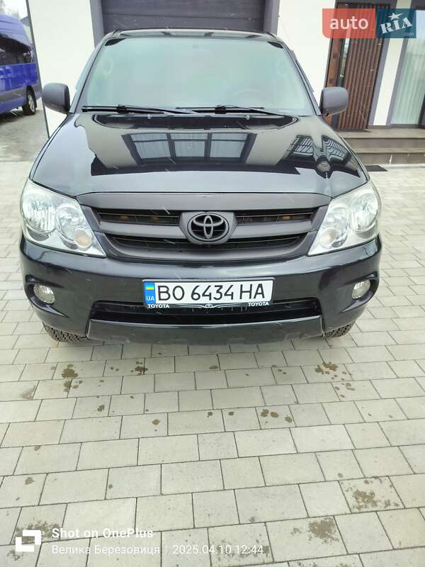 Toyota Fortuner (2005)
