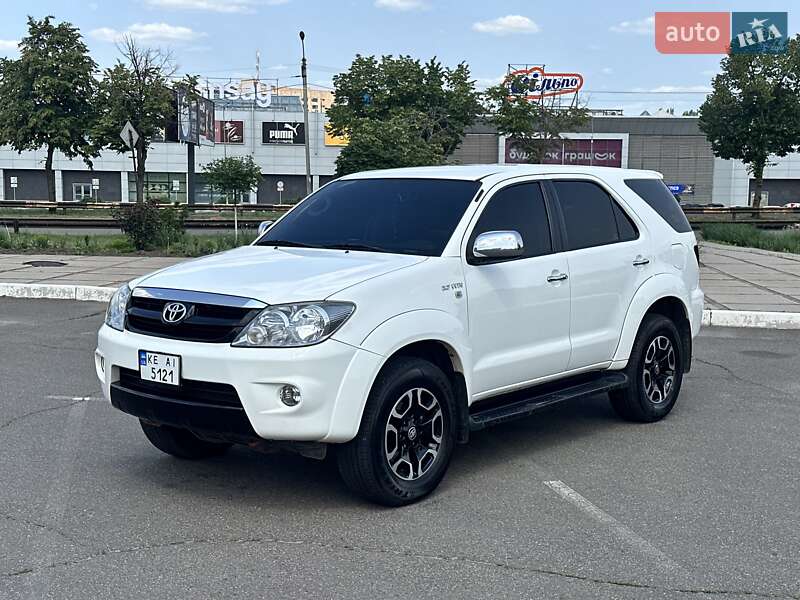 Toyota Fortuner (2007)