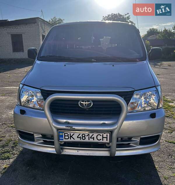 Toyota Hiace (2006)