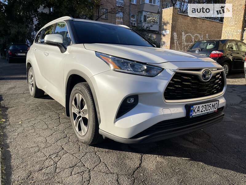 Toyota Highlander hybrid (2022)