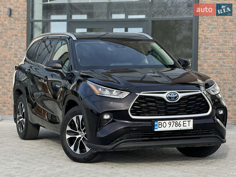 Toyota Highlander hybrid (2021)