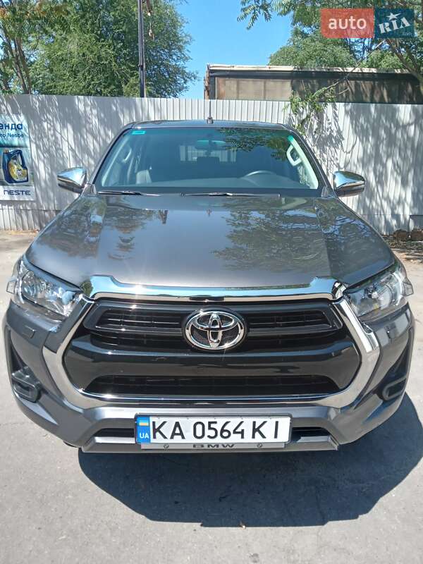 Toyota Hilux (2023)