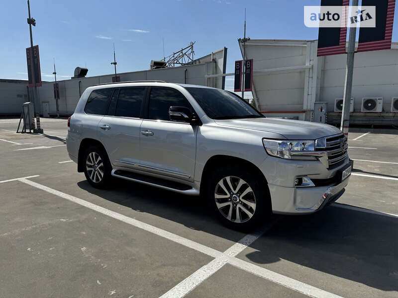 Toyota Land cruiser (2016)