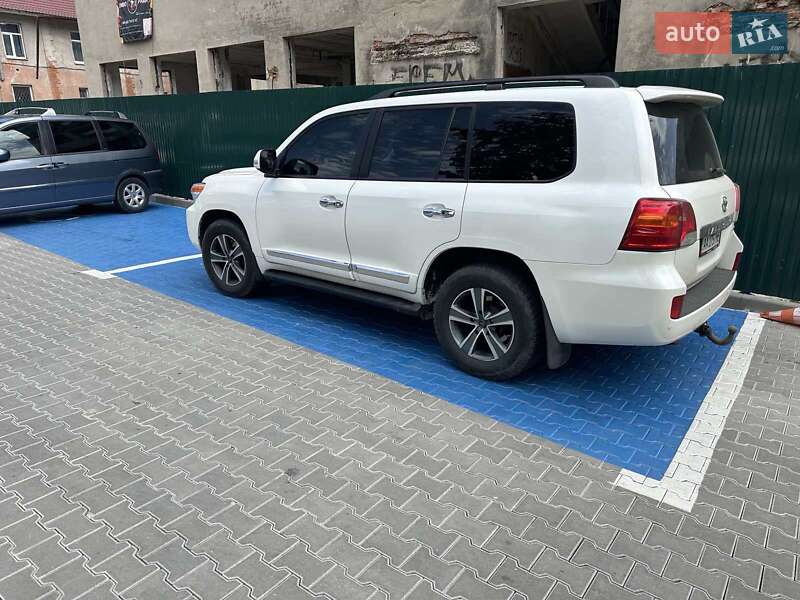 Toyota Land cruiser (2012)