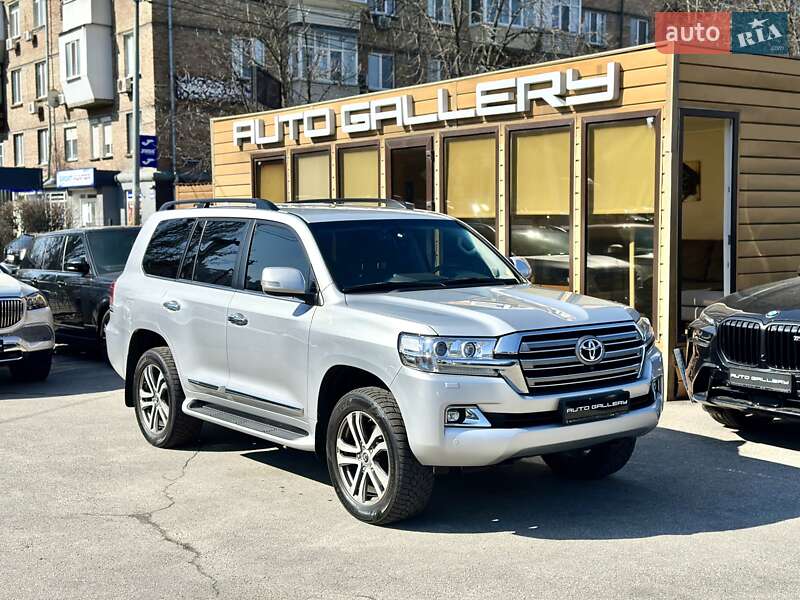 Toyota Land cruiser (2017)