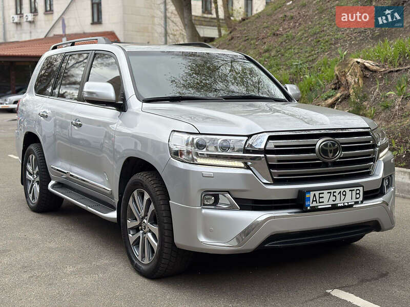 Toyota Land cruiser (2017)