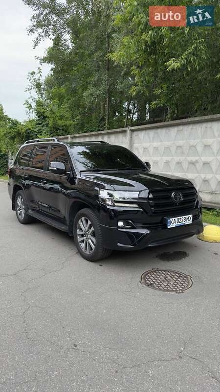 Toyota Land cruiser (2016)