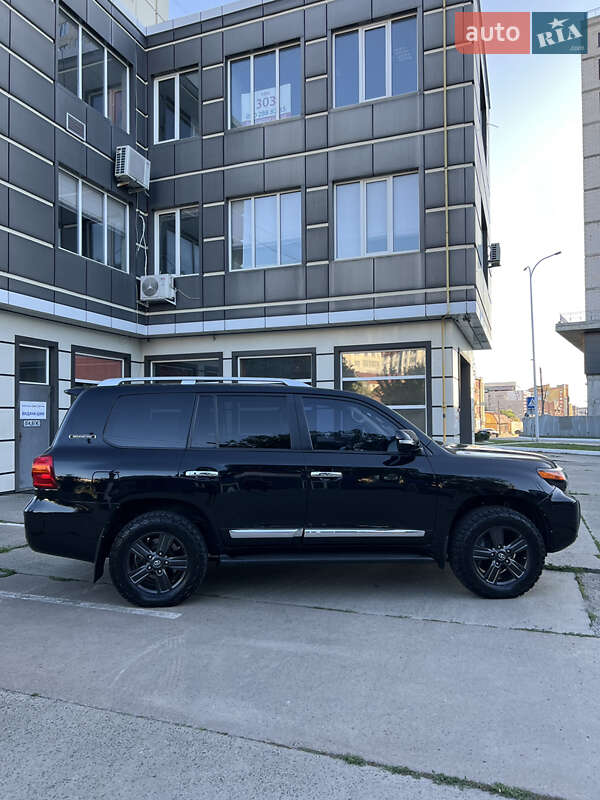 Toyota Land cruiser (2014)
