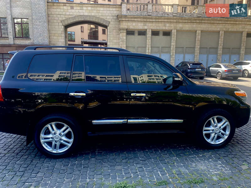 Toyota Land cruiser (2012)