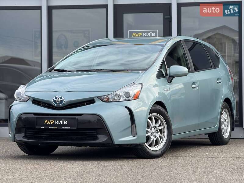 Toyota Prius v (2016)
