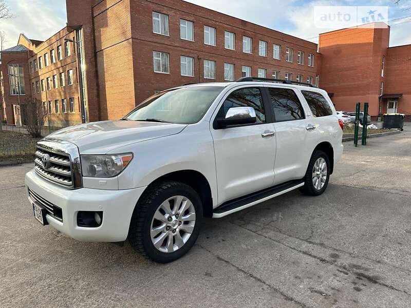 Toyota Sequoia (2013)