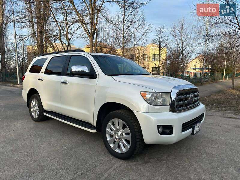 Toyota Sequoia (2013)
