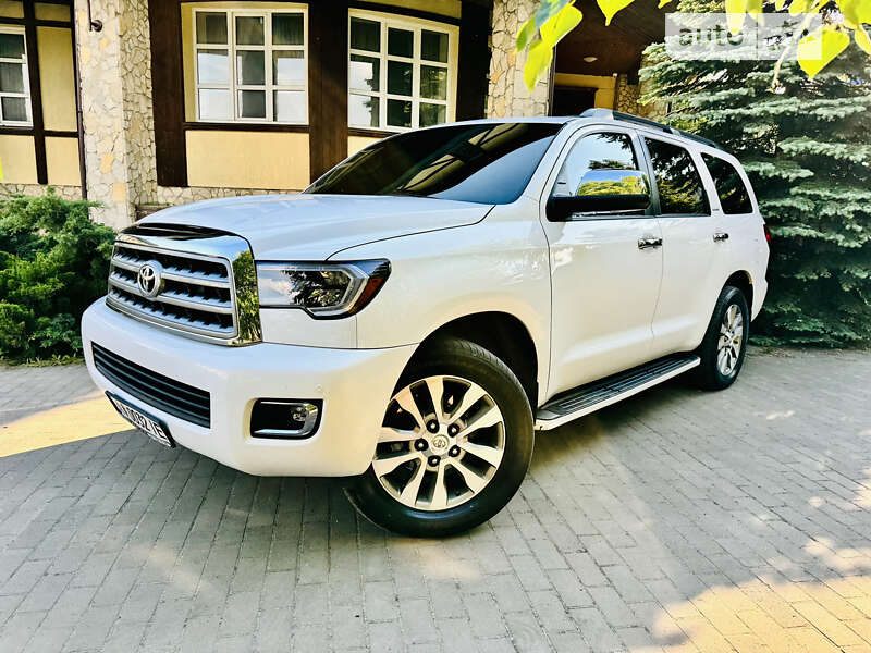 Toyota Sequoia (2015)